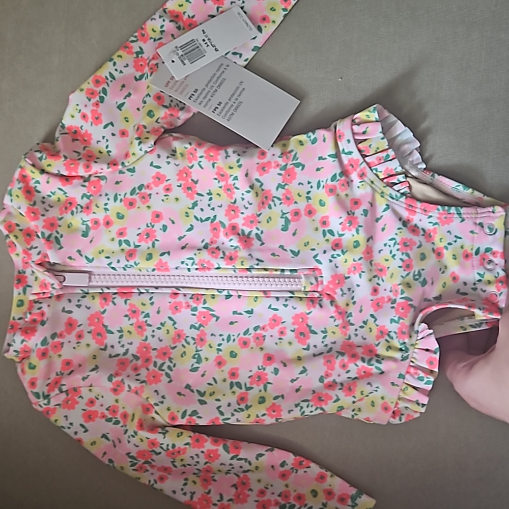 Old navy rashguard bathing suit